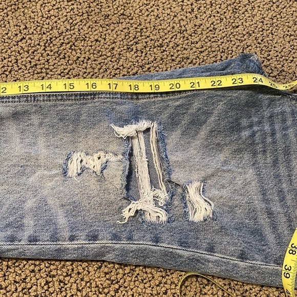 Vervet Straight Legged Distressed Button Fly Jeans Size 25 in Like New Condition - Picture 9 of 11